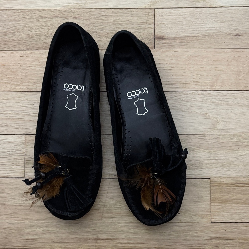 Minnetonka Black Feather Tassel Moccasins